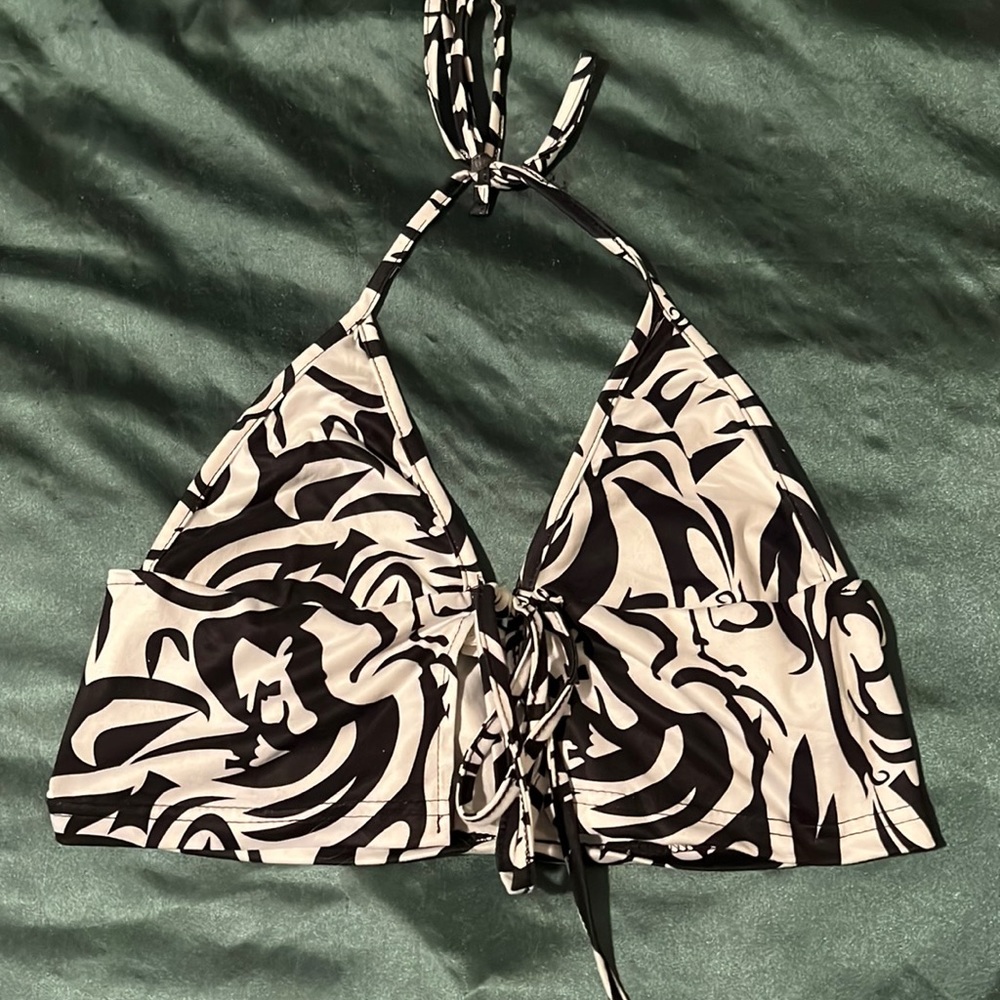 SHEIN Tie Crop Top